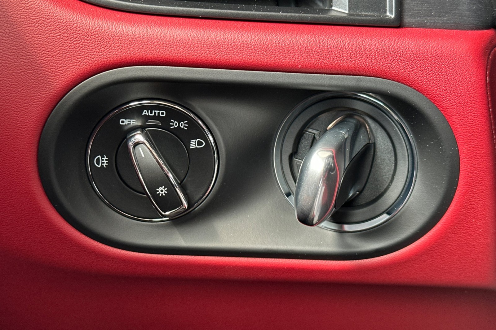2025 Porsche Macan GTS photo 24