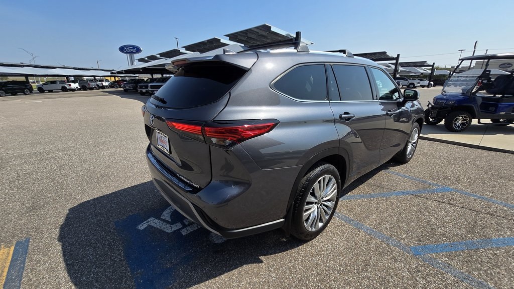 2023 Toyota Highlander Platinum photo 4
