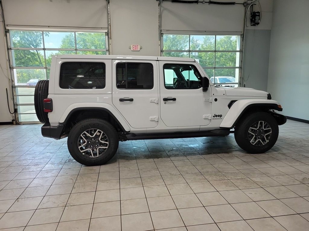 2025 Jeep Wrangler Sahara photo 7
