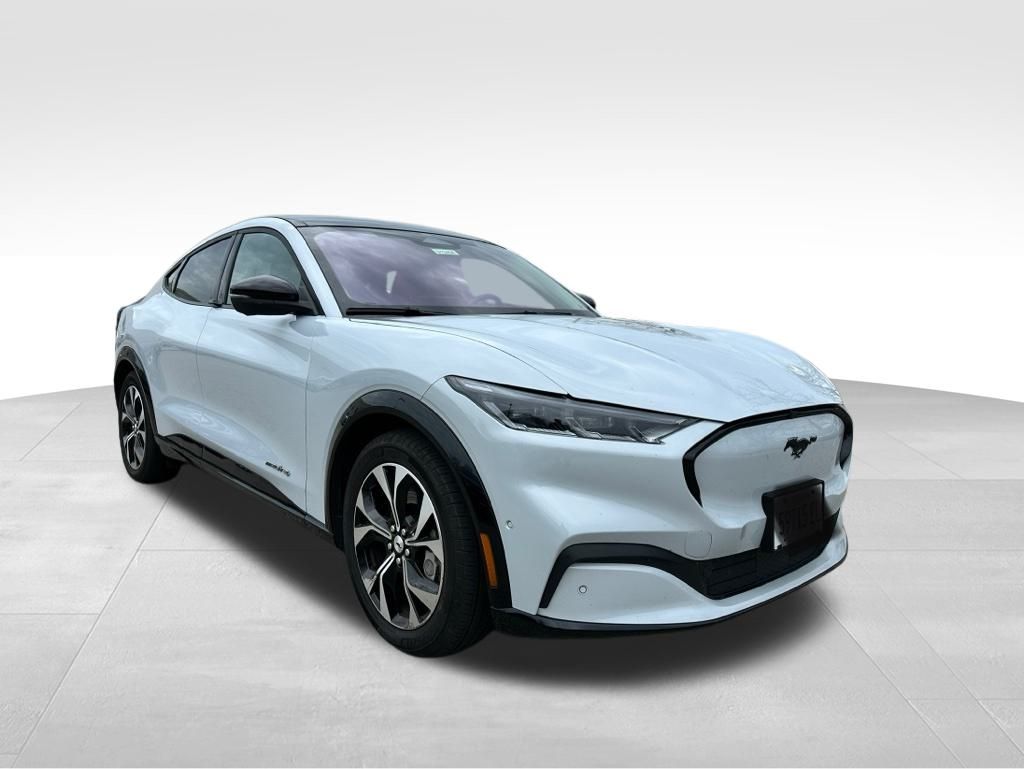 2022 Ford Mustang Mach-E Premium photo 3