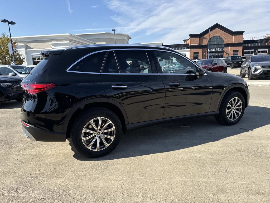 2026 Mercedes Benz GLC 300 4MATIC photo 4