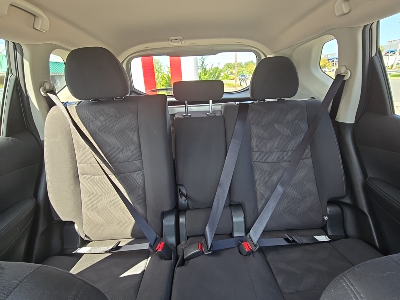 2016 Nissan Rogue SV photo 5