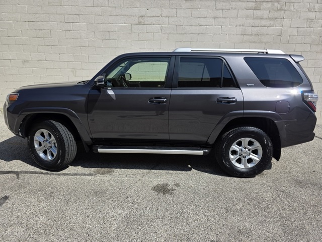2017 Toyota 4Runner SR5 Premium photo 2