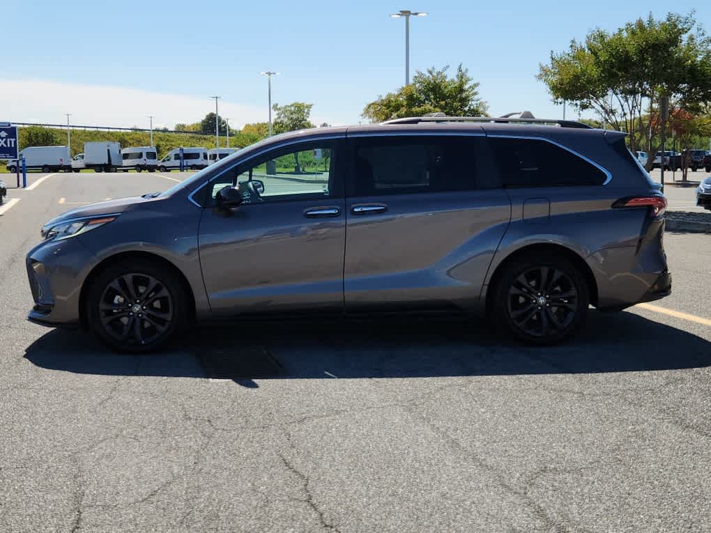 2022 Toyota Sienna XSE photo 5