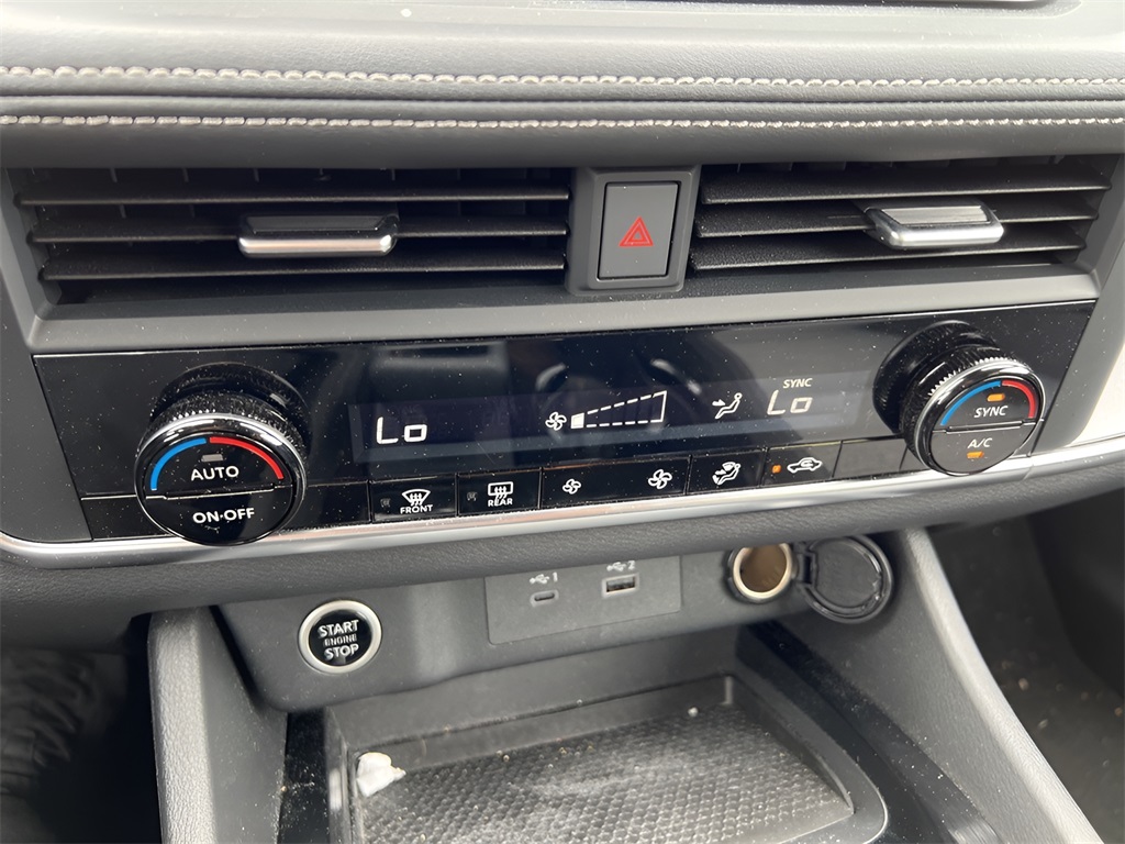 2023 Nissan Rogue SV photo 30