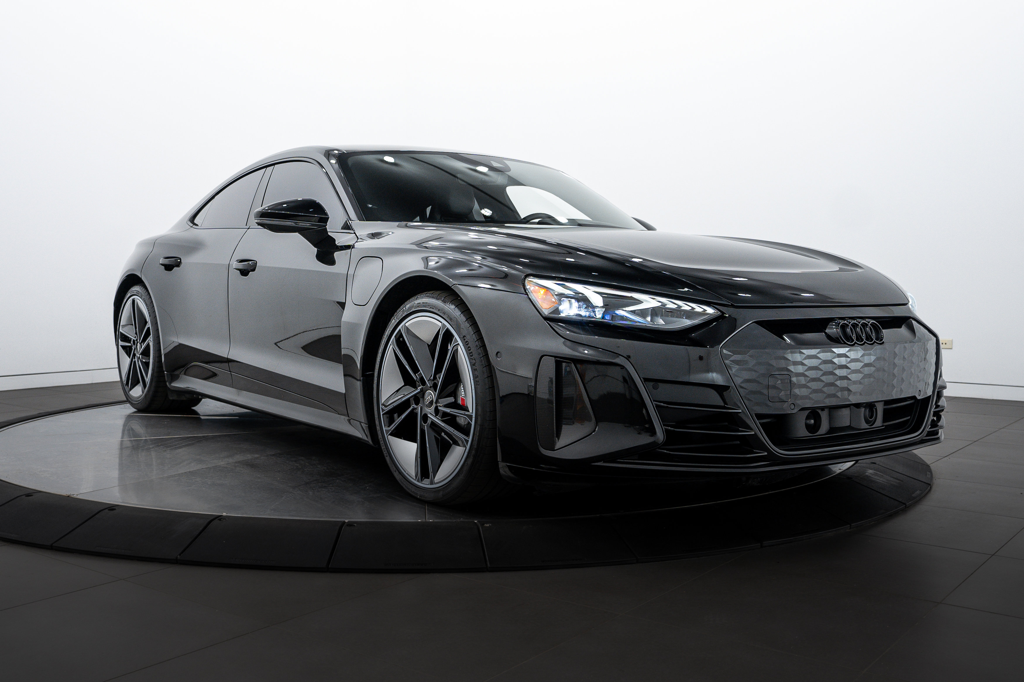 2024 Audi RS e-tron GT Base's photo