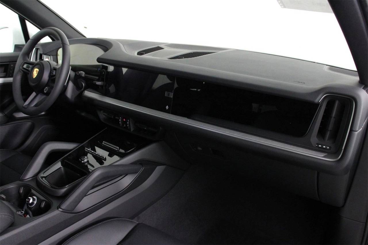 2025 Porsche Cayenne photo 15