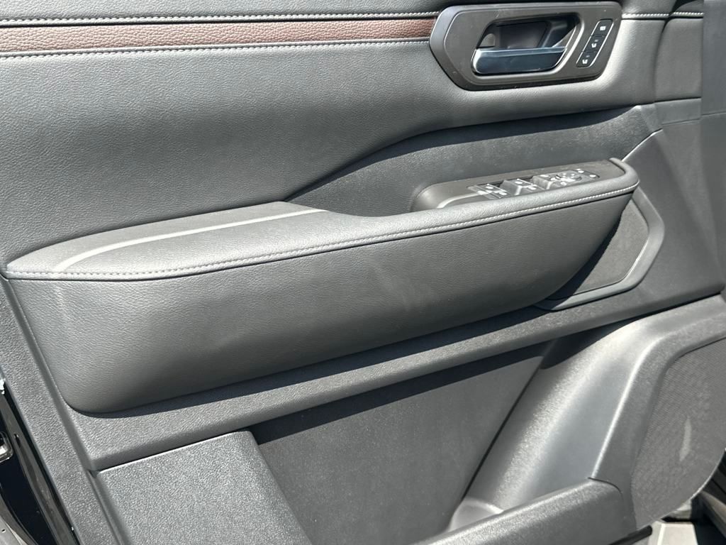 2025 Nissan Armada SL photo 10