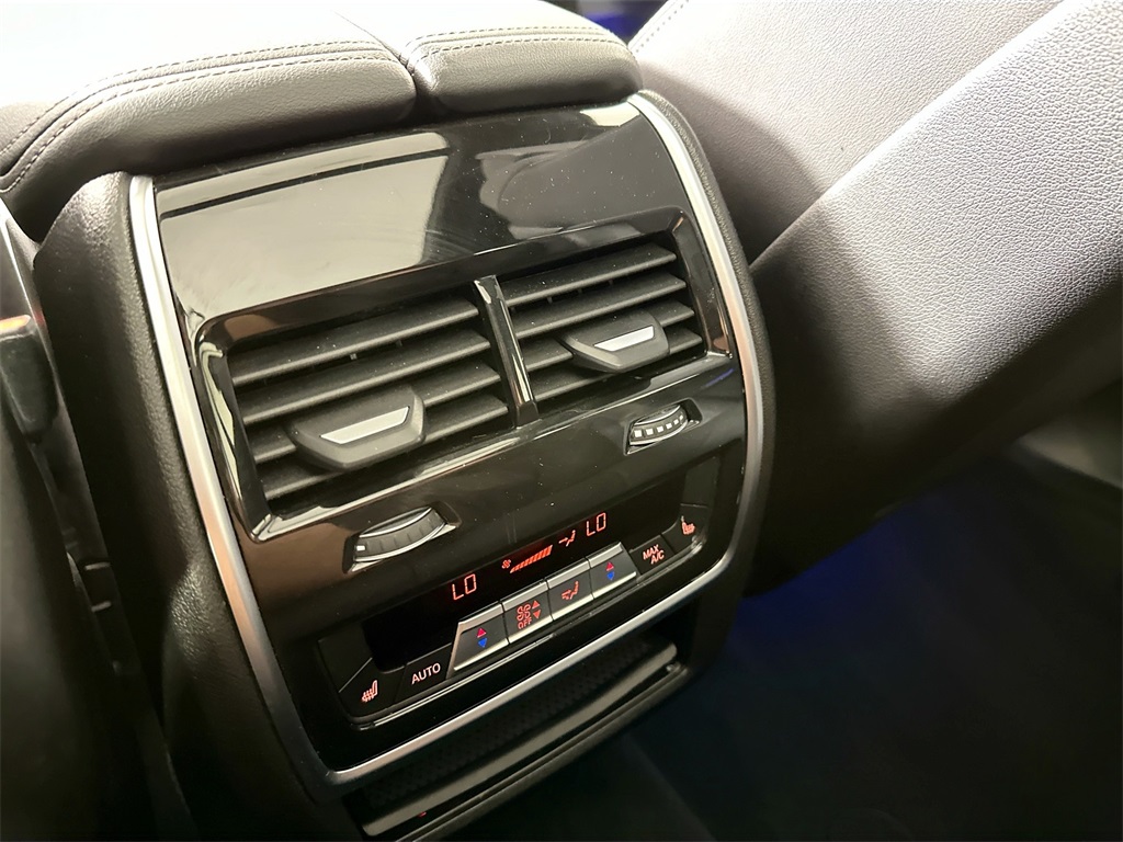 Used 2024 Mineral White Metallic BMW xDrive40i image 27