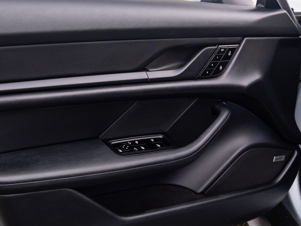 2021 Porsche Taycan Base photo 12