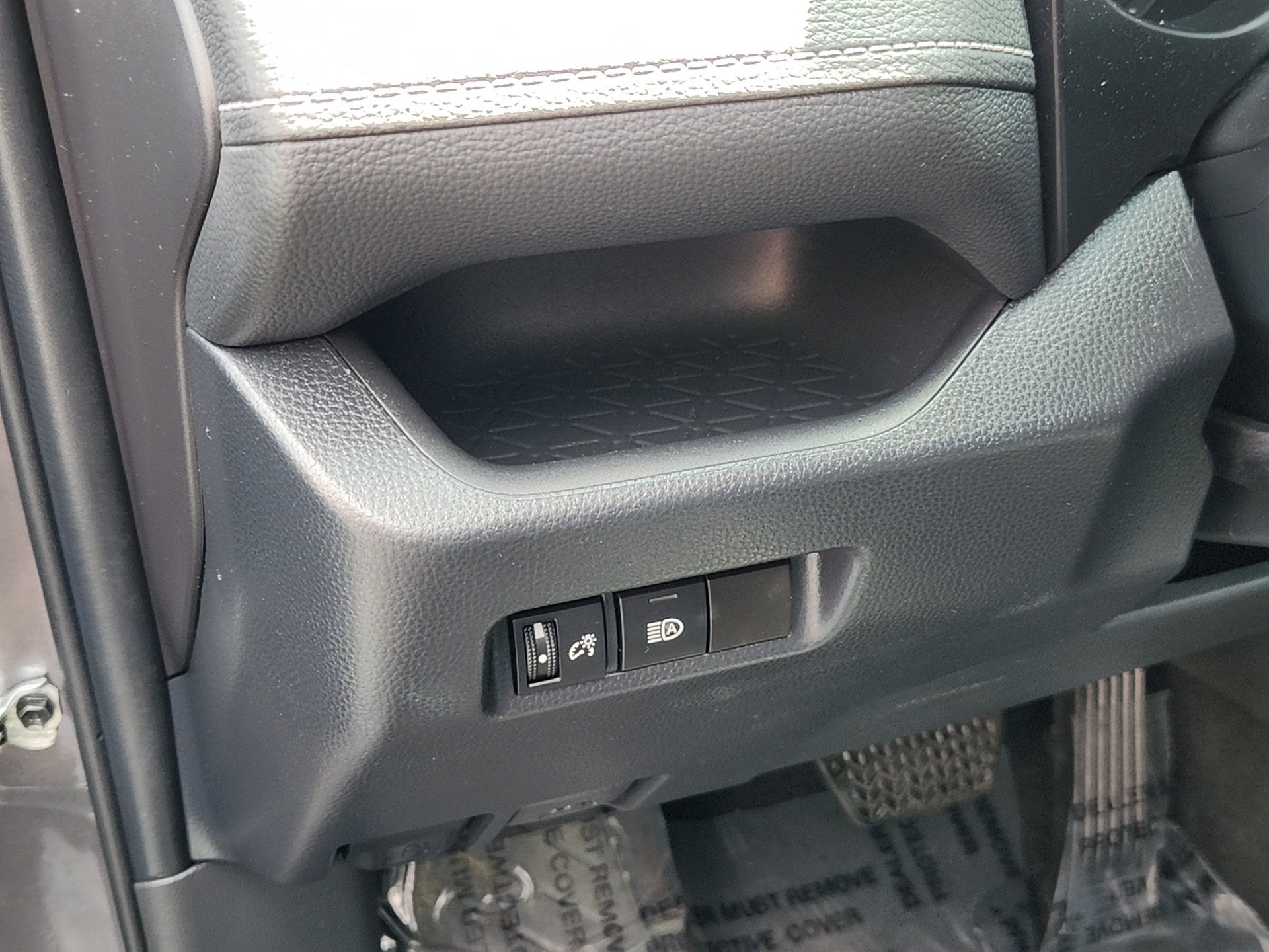 2023 Toyota RAV4 XLE photo 11
