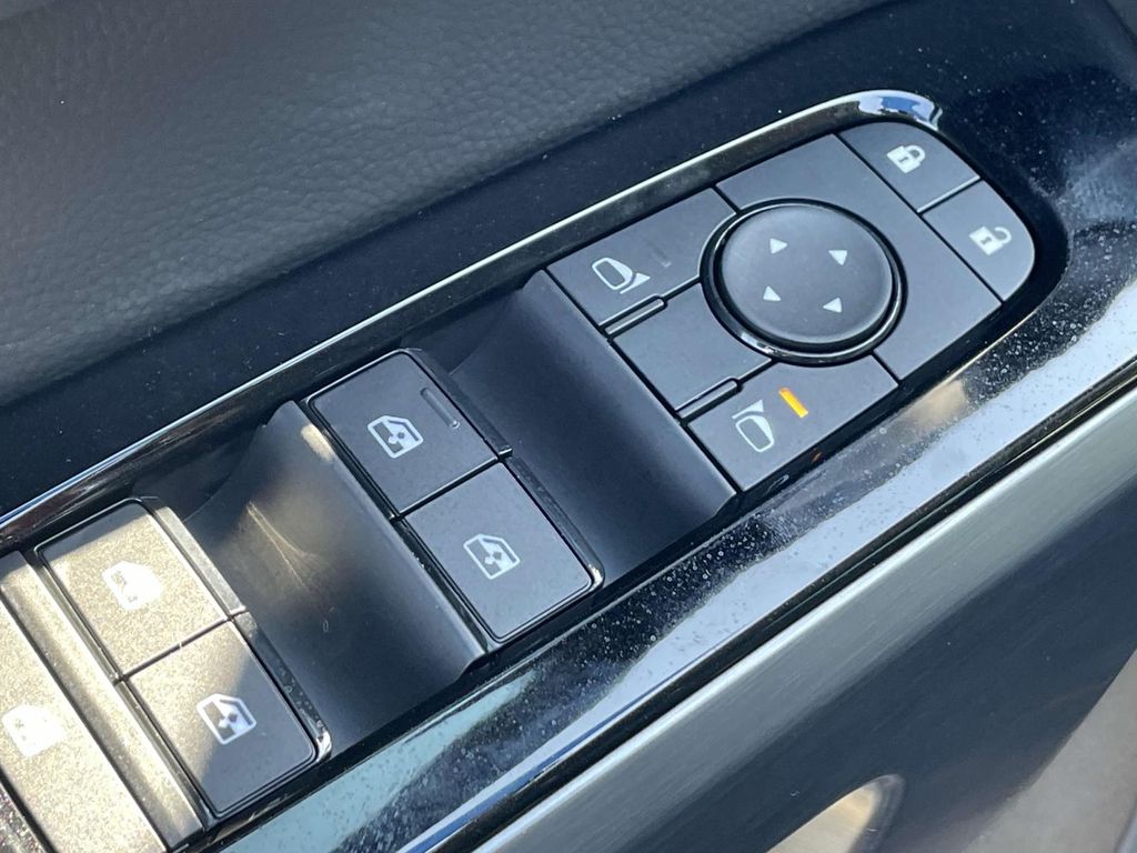 2025 Nissan Pathfinder SL photo 13