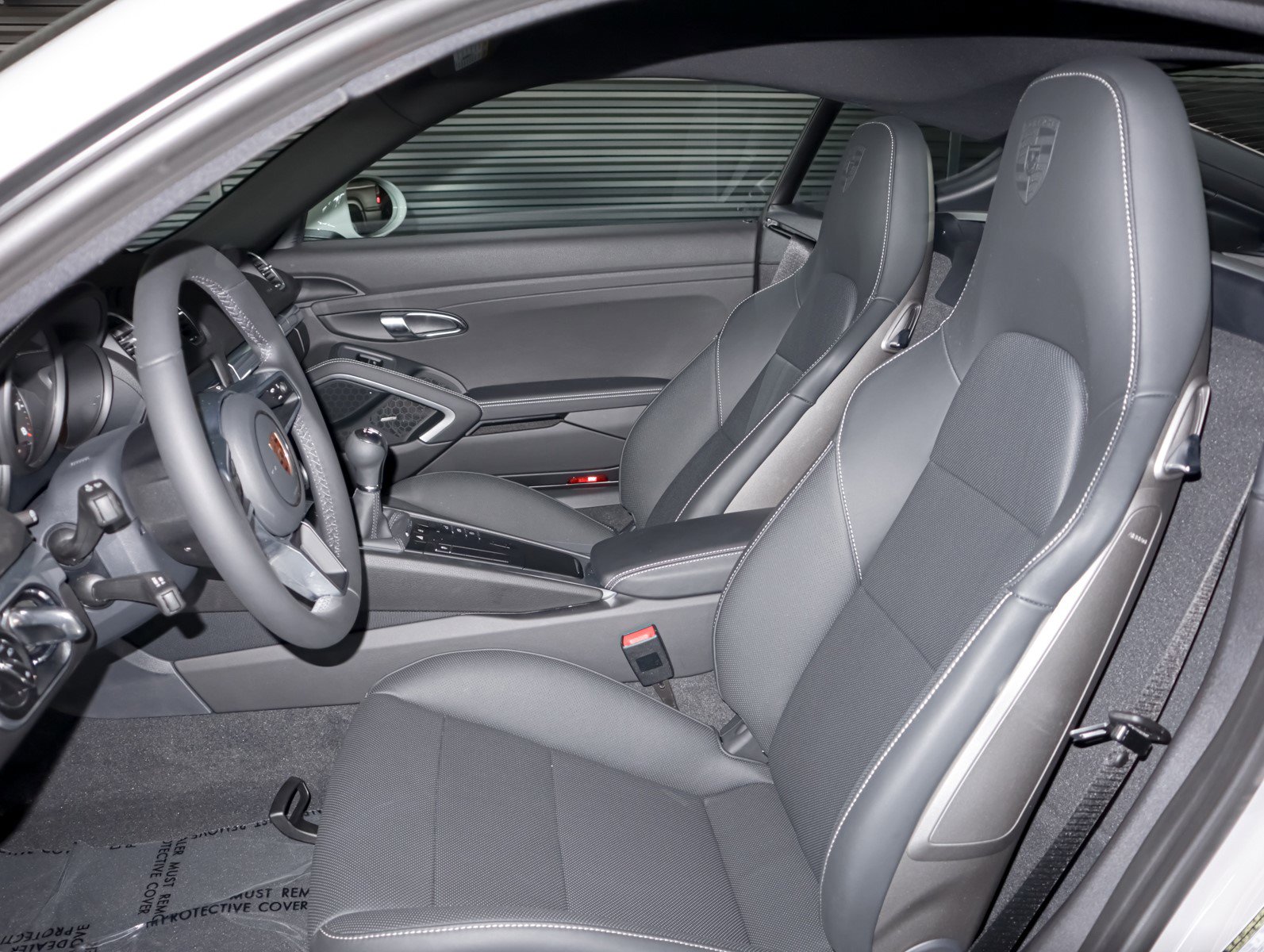 2025 Porsche Cayman photo 5
