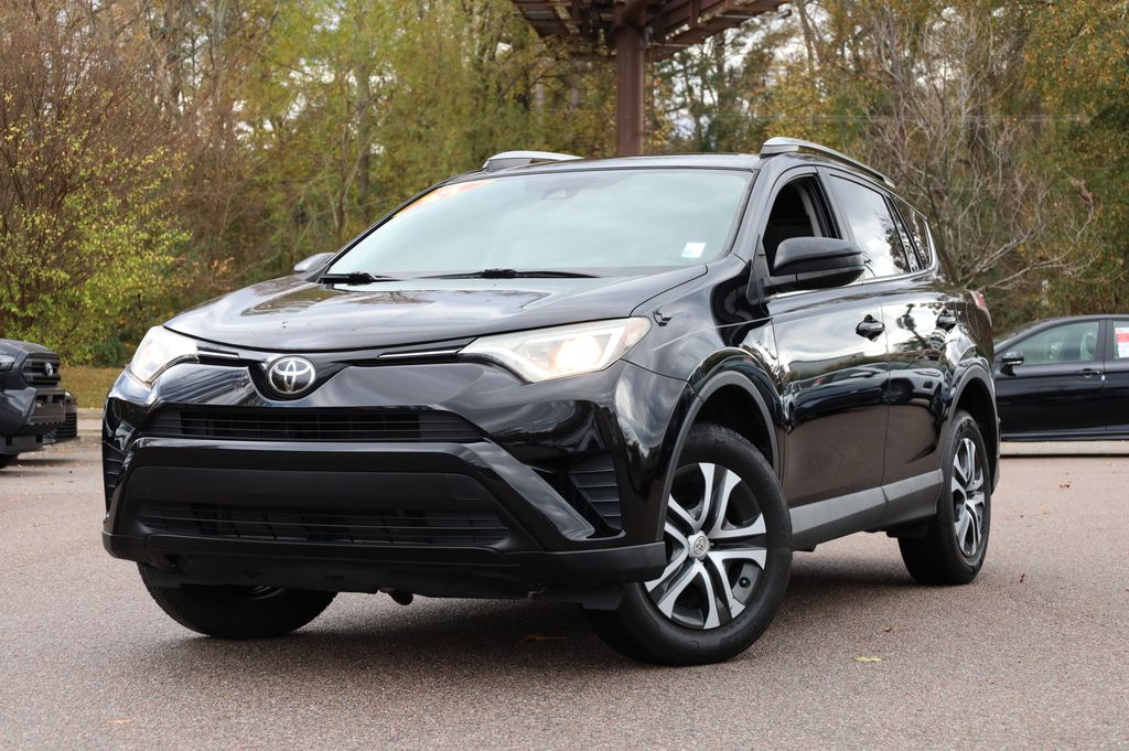 2017 Toyota RAV4 LE's photo