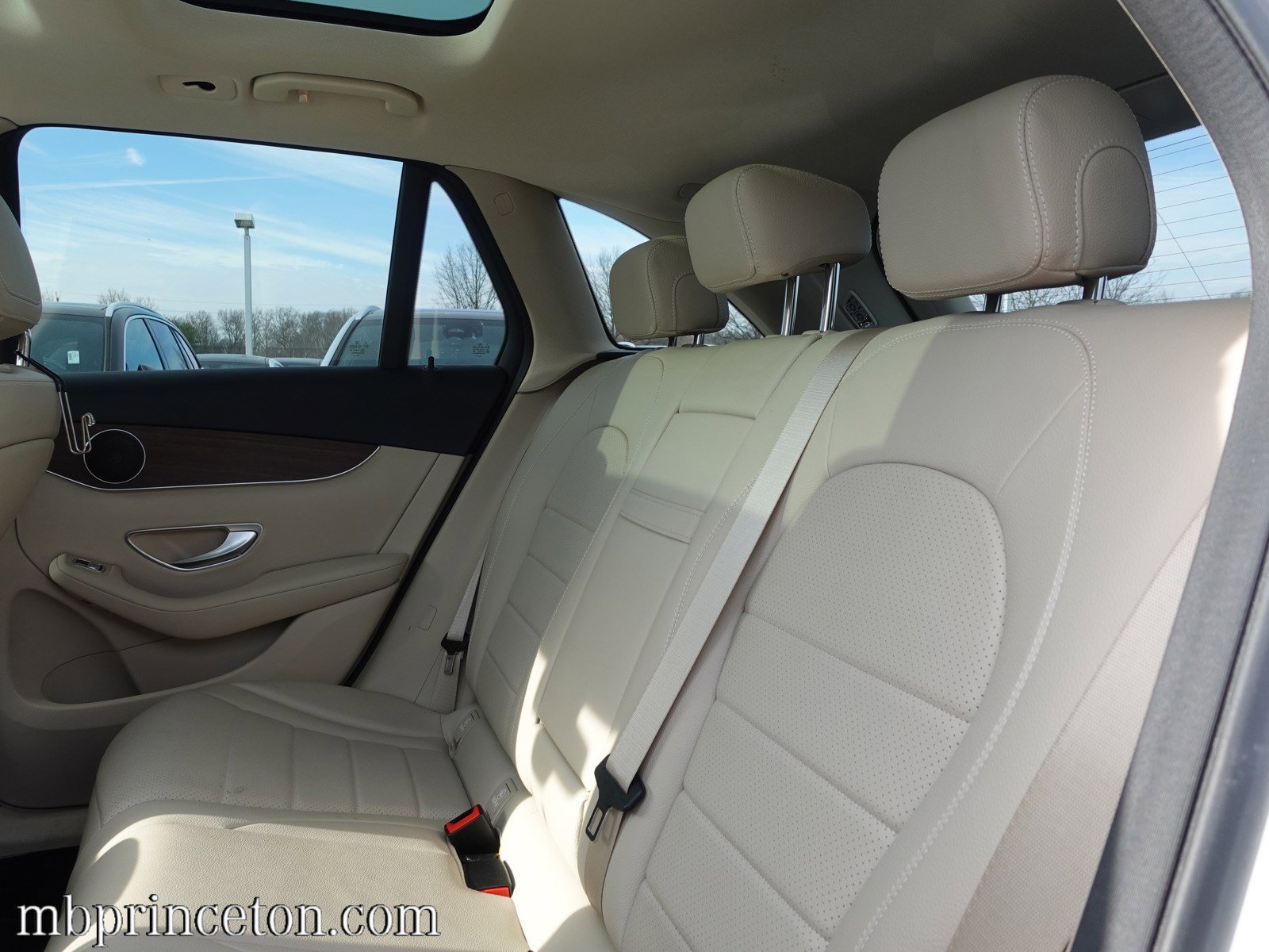 2021 Mercedes Benz GLC 300 photo 19