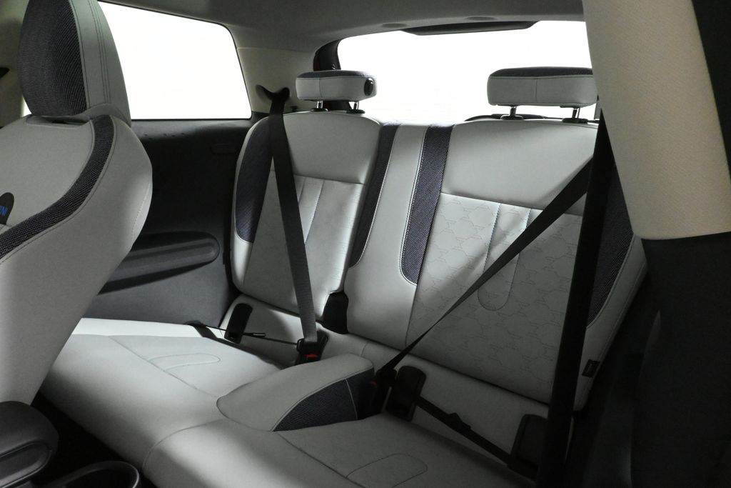 2025 Mini Cooper Hardtop 2 Door Signature photo 4