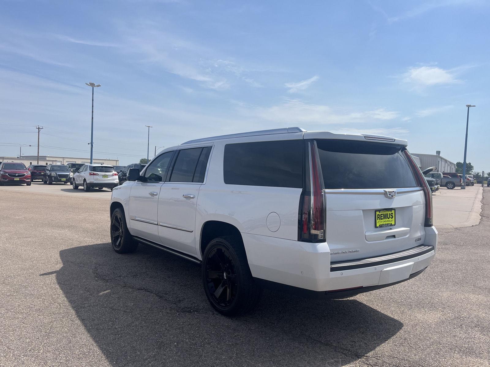 2020 Cadillac Escalade ESV Premium Luxury photo 4