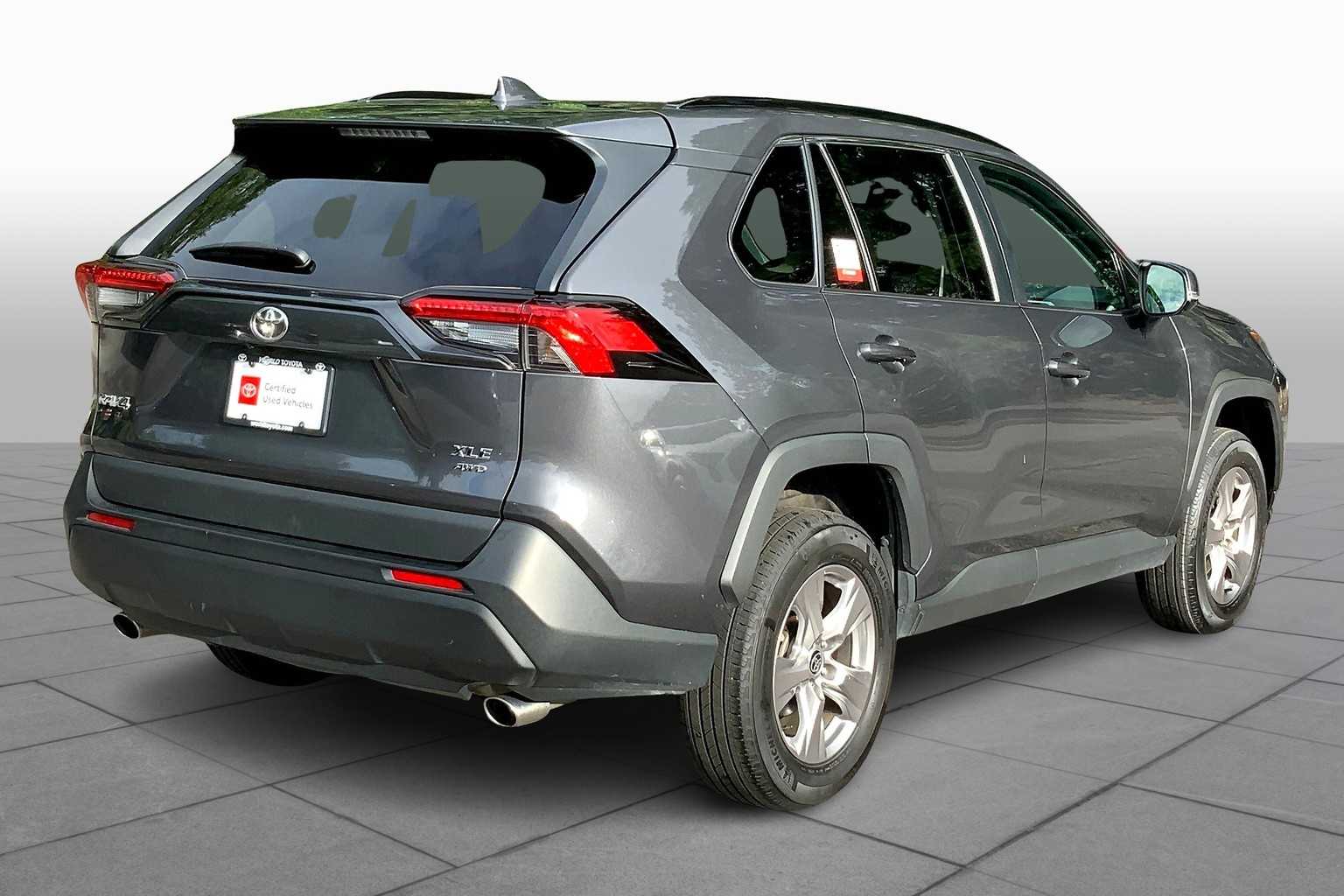 2023 Toyota RAV4 XLE photo 10