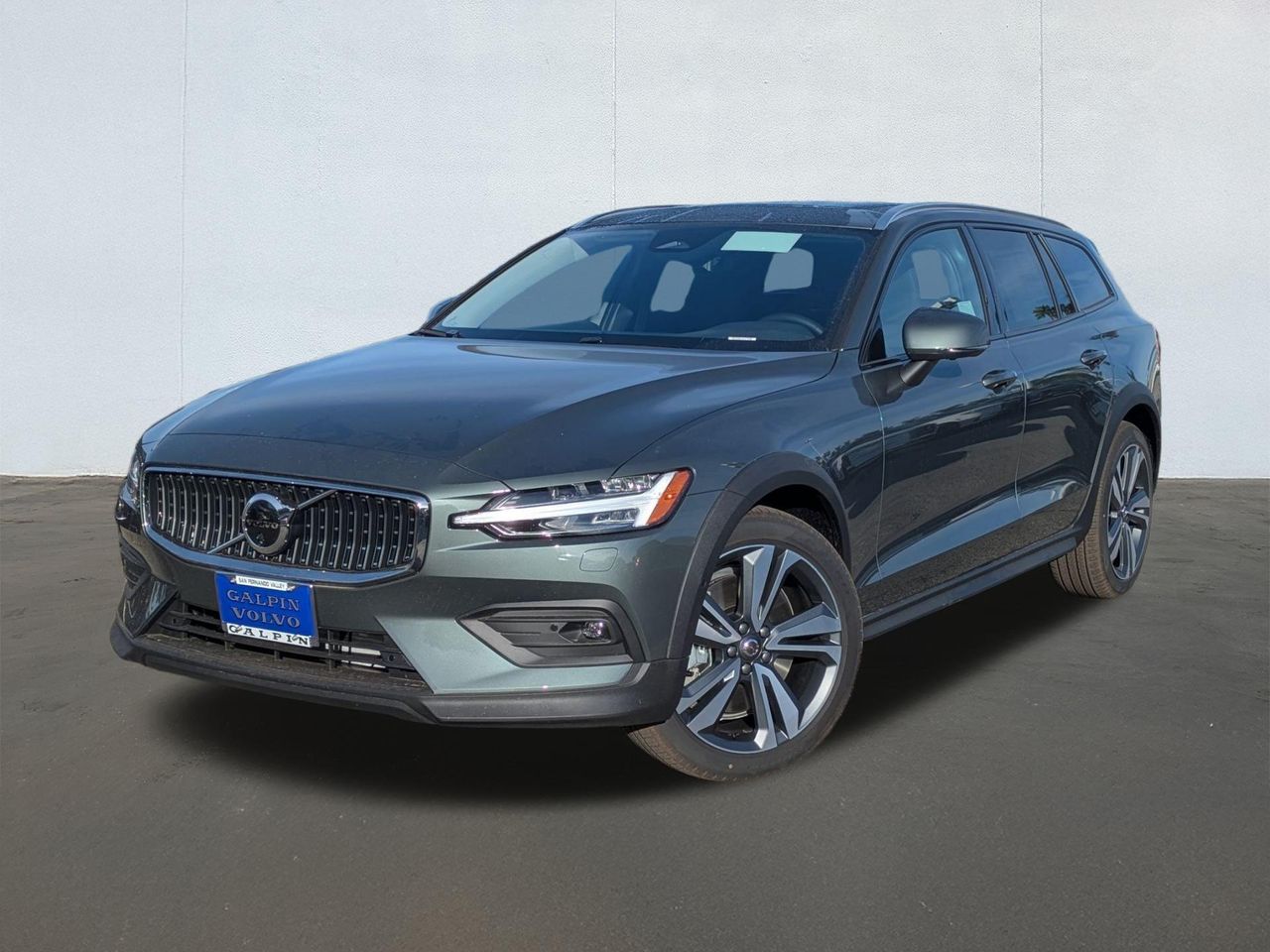 2026 Volvo V60 Cross Country Plus's photo