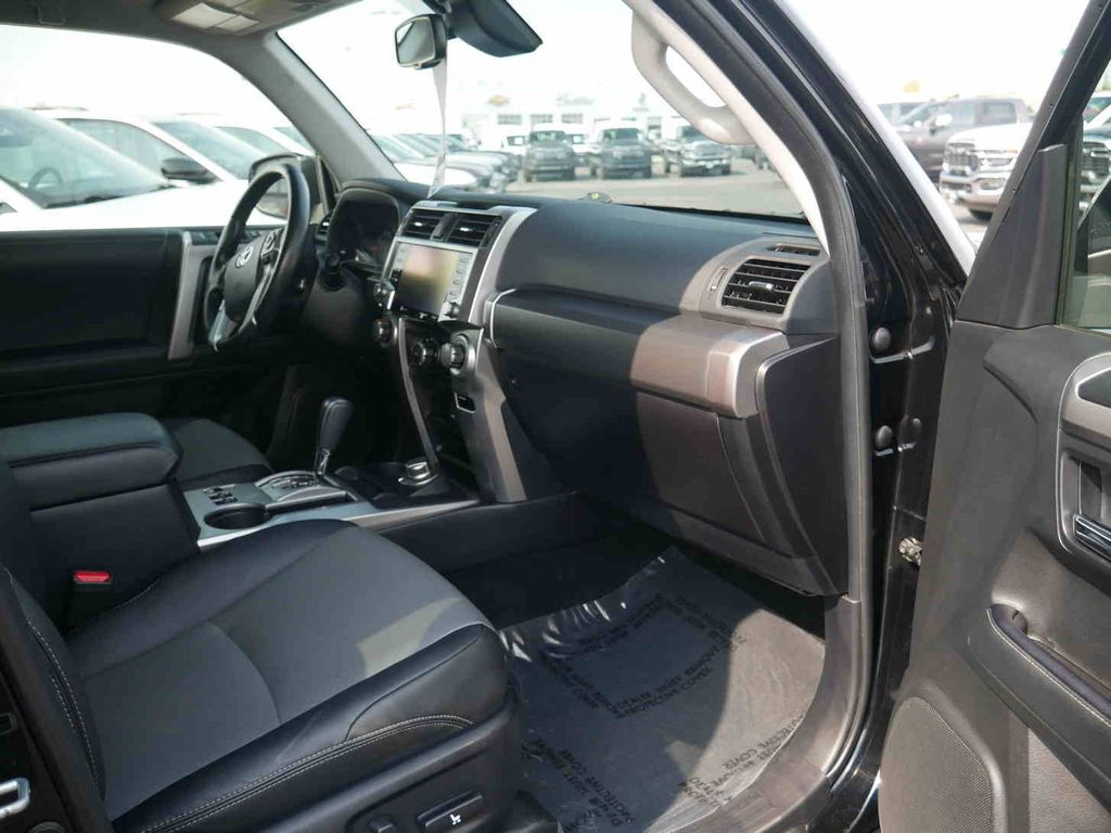 2024 Toyota 4Runner SR5 Premium photo 23