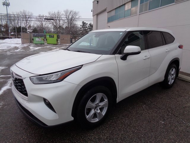 2020 Toyota Highlander LE's photo