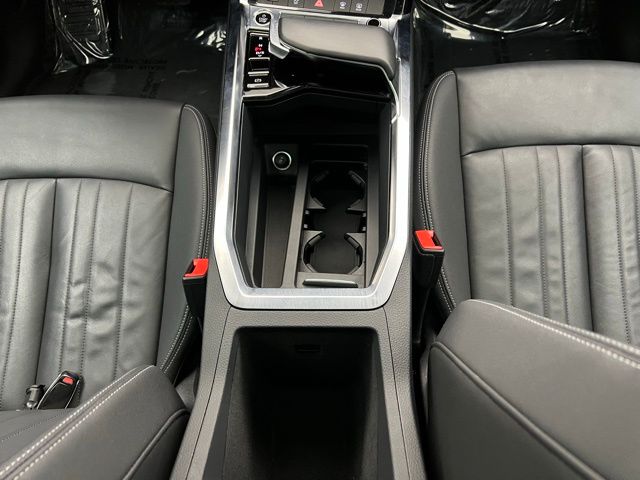 2022 Audi e-tron Premium Plus photo 27