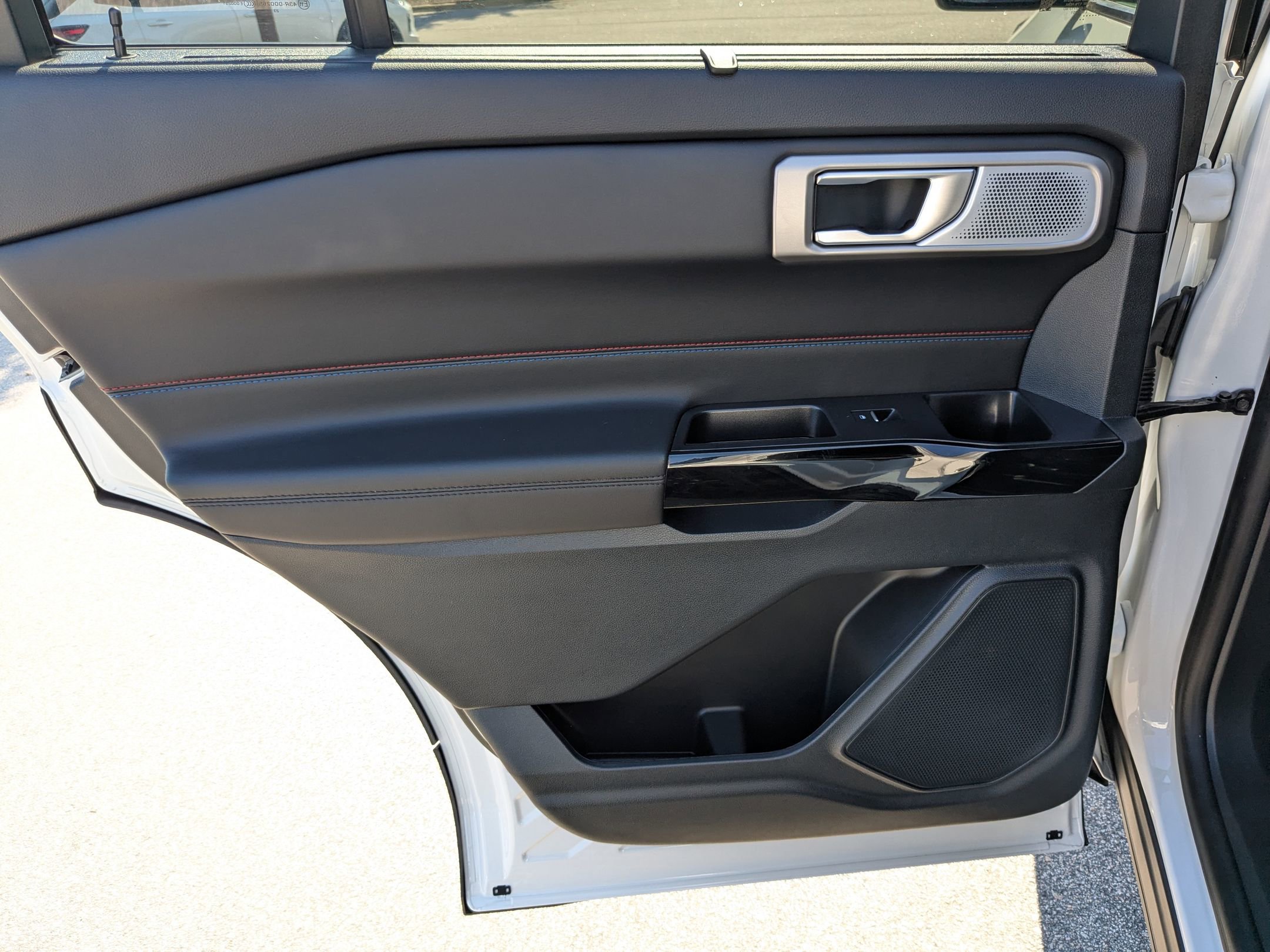 2024 Ford Explorer ST photo 27