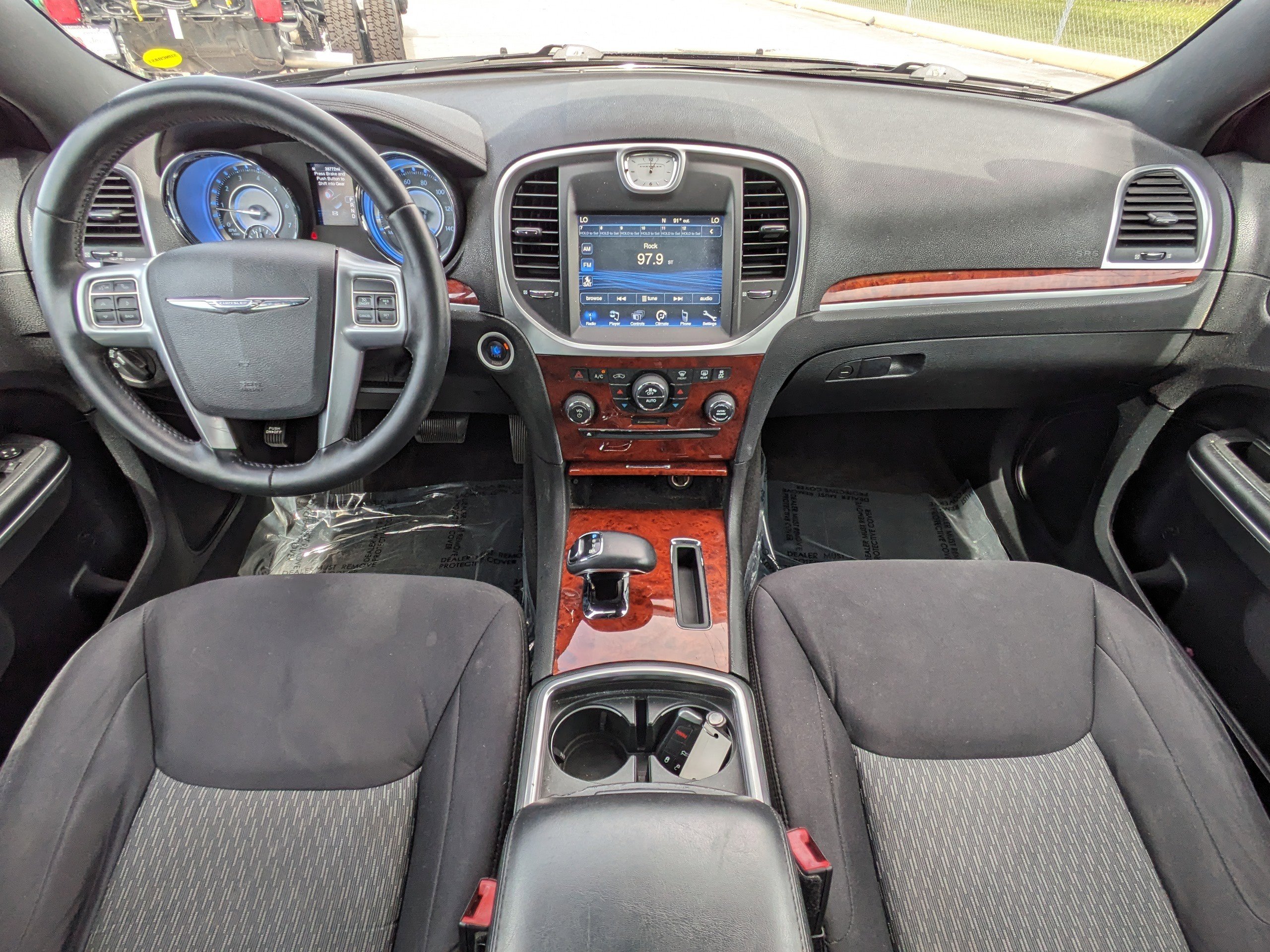 2012 Chrysler 300 Base photo 11