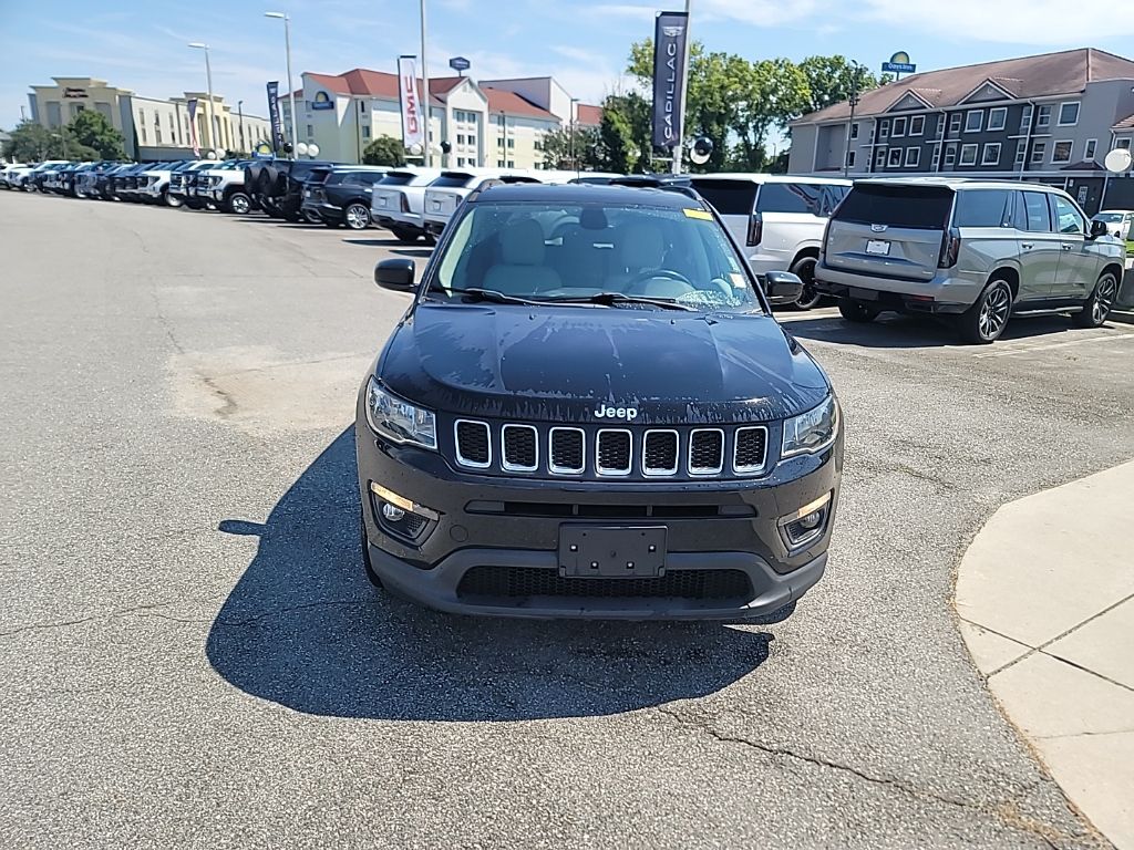 2017 Jeep Compass Latitude photo 2
