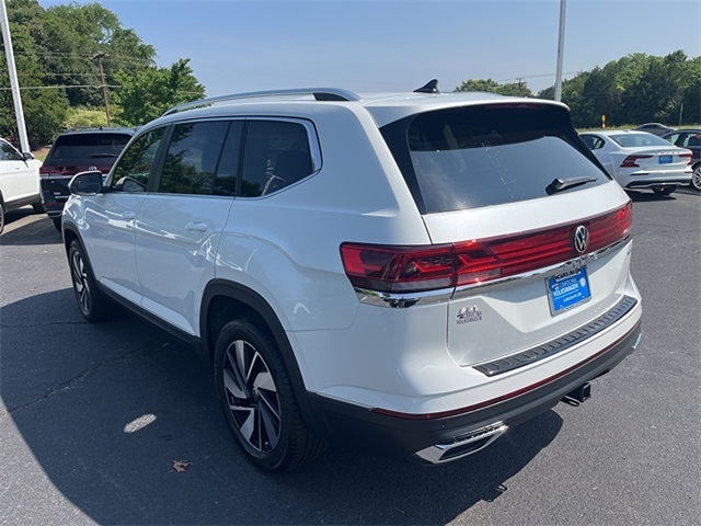 2025 Volkswagen Atlas SEL photo 2