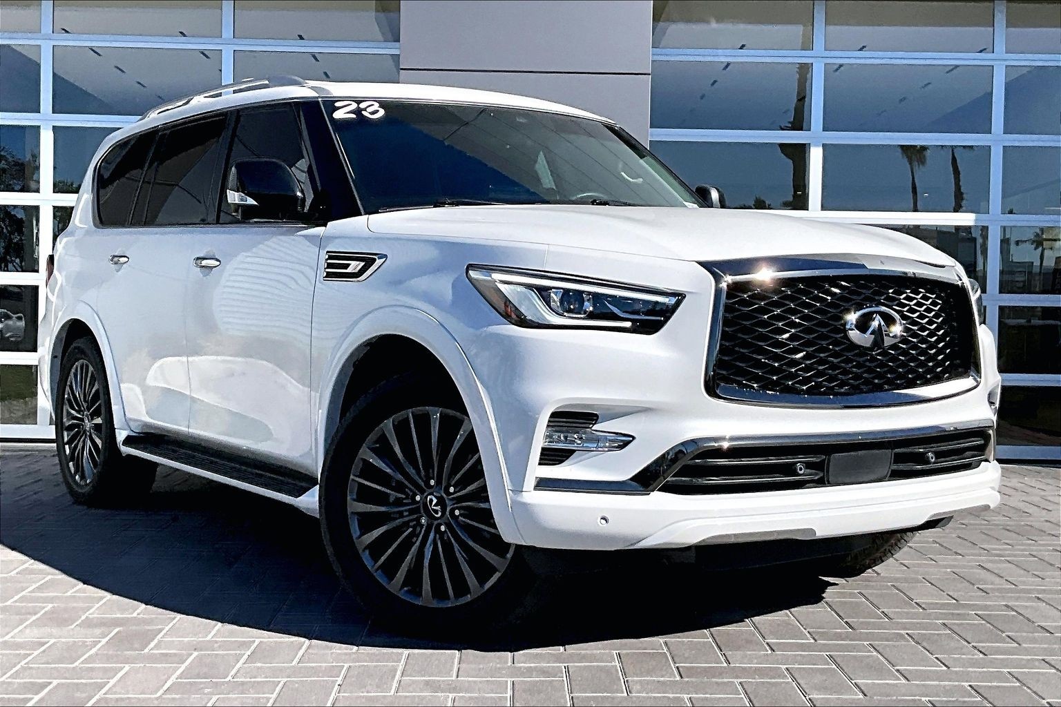 2023 Infiniti QX80 Premium Select photo 2