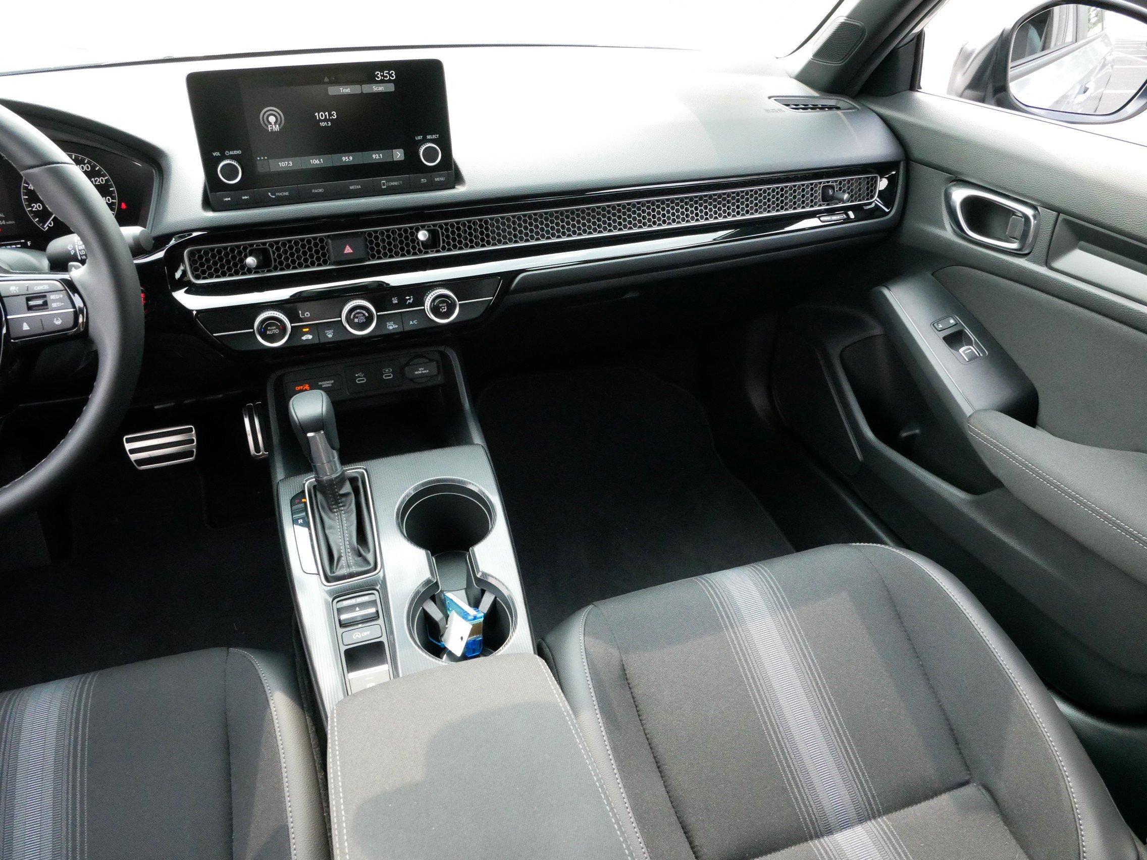 2025 Honda Civic Hatchback Sport photo 12