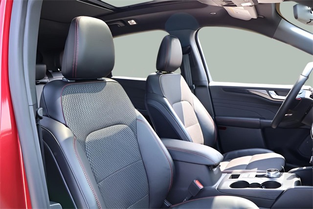2025 Ford Escape Hybrid ST-Line Select photo 3
