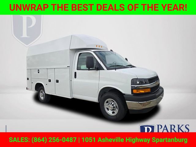 2025 Chevrolet Express Cutaway Base's photo