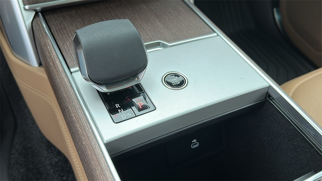 2025 Land Rover Range Rover SE photo 19