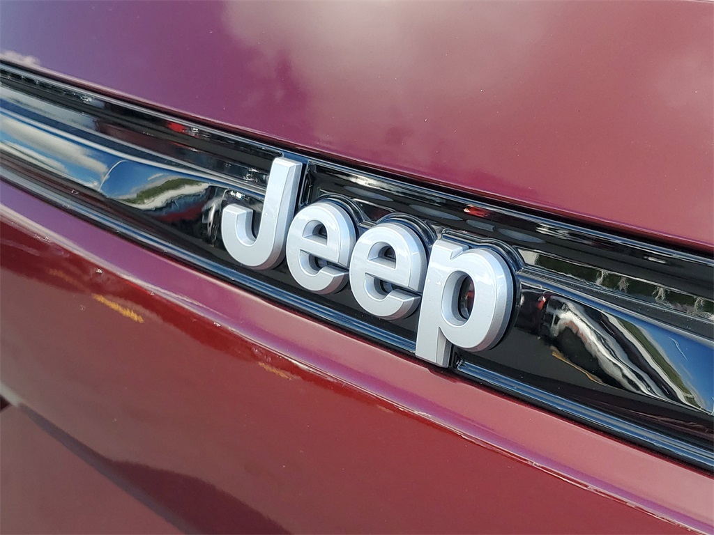 2025 Jeep Grand Cherokee Laredo X photo 4