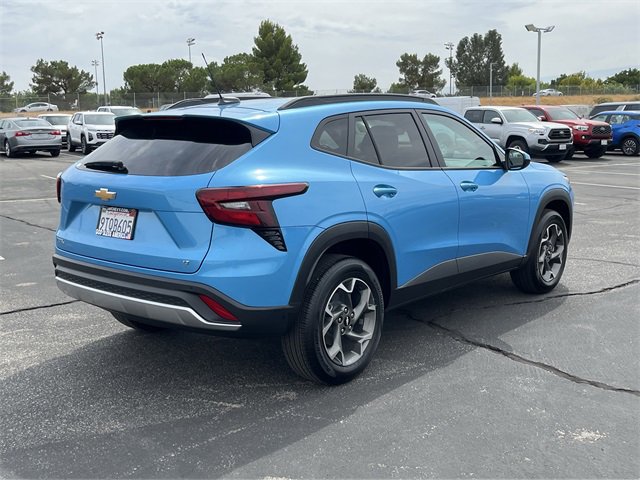 2025 Chevrolet Trax LT photo 28