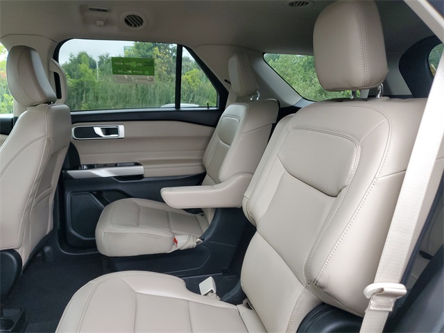 2022 Ford Explorer XLT photo 10