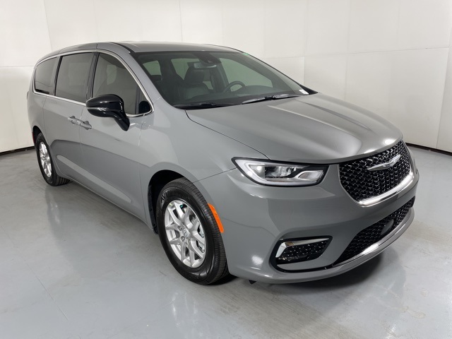2025 Chrysler Pacifica photo 2