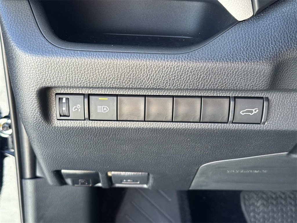 2023 Toyota RAV4 XLE Premium photo 20