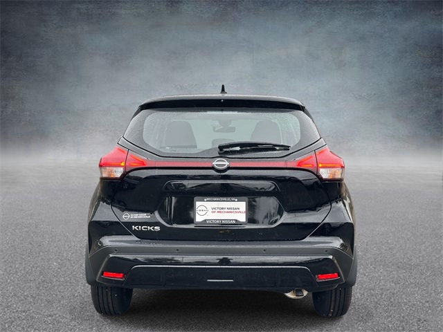 2025 Nissan Kicks Play S photo 2