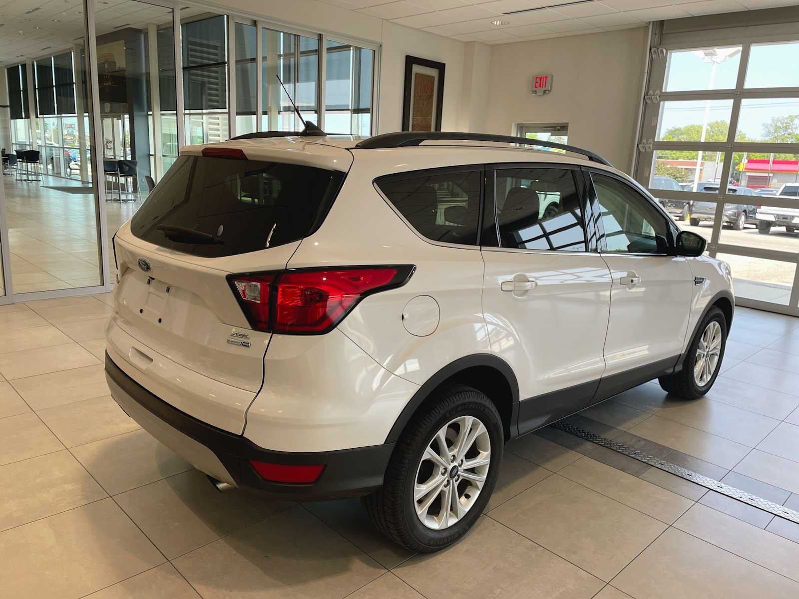 2019 Ford Escape SEL photo 3