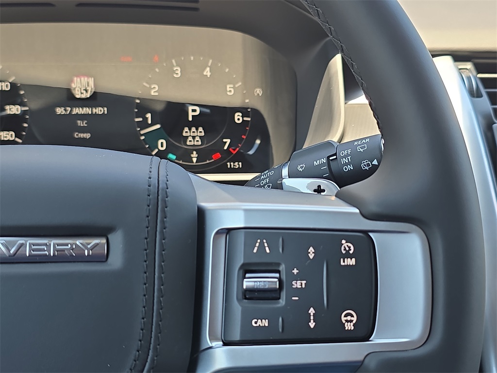 2025 Land Rover Discovery Metropolitan Edition photo 15
