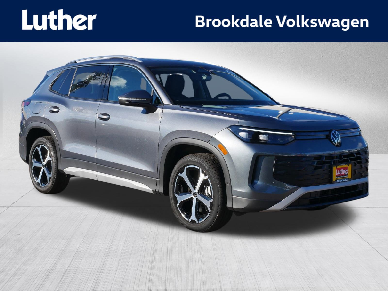 2025 Volkswagen Tiguan SE's photo