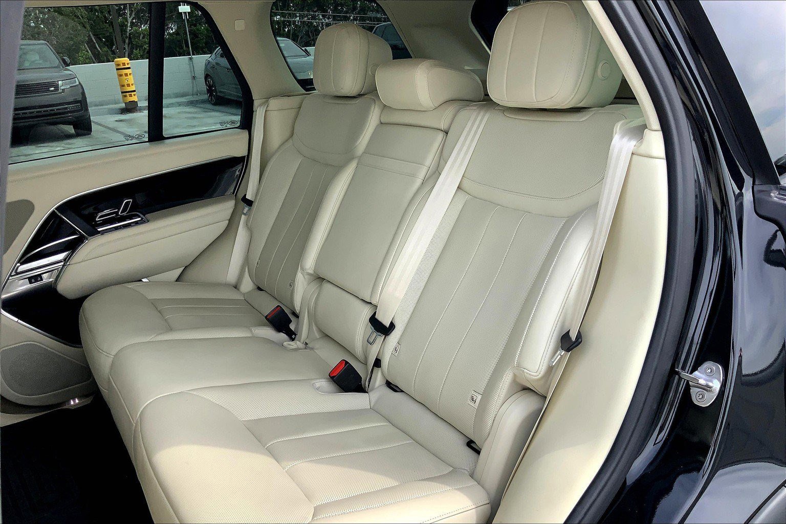 2023 Land Rover Range Rover SE photo 20