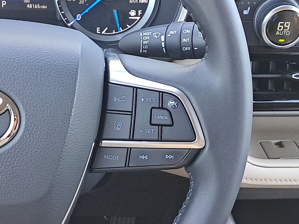 2021 Toyota Highlander Hybrid XLE photo 14