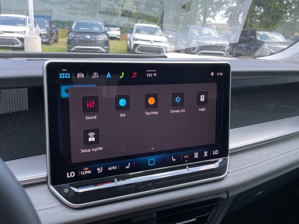 2025 Volkswagen Tiguan SE photo 18