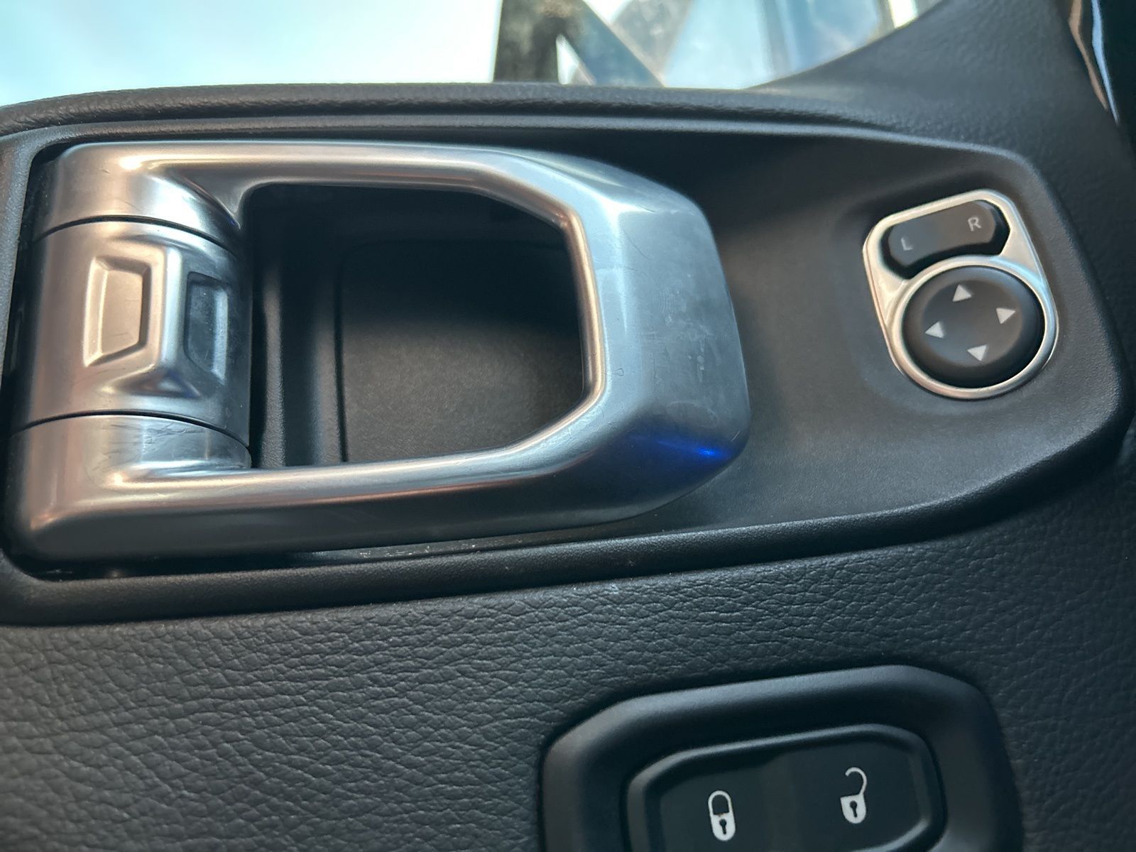 2021 Jeep Wrangler Unlimited Sahara 4xe photo 2