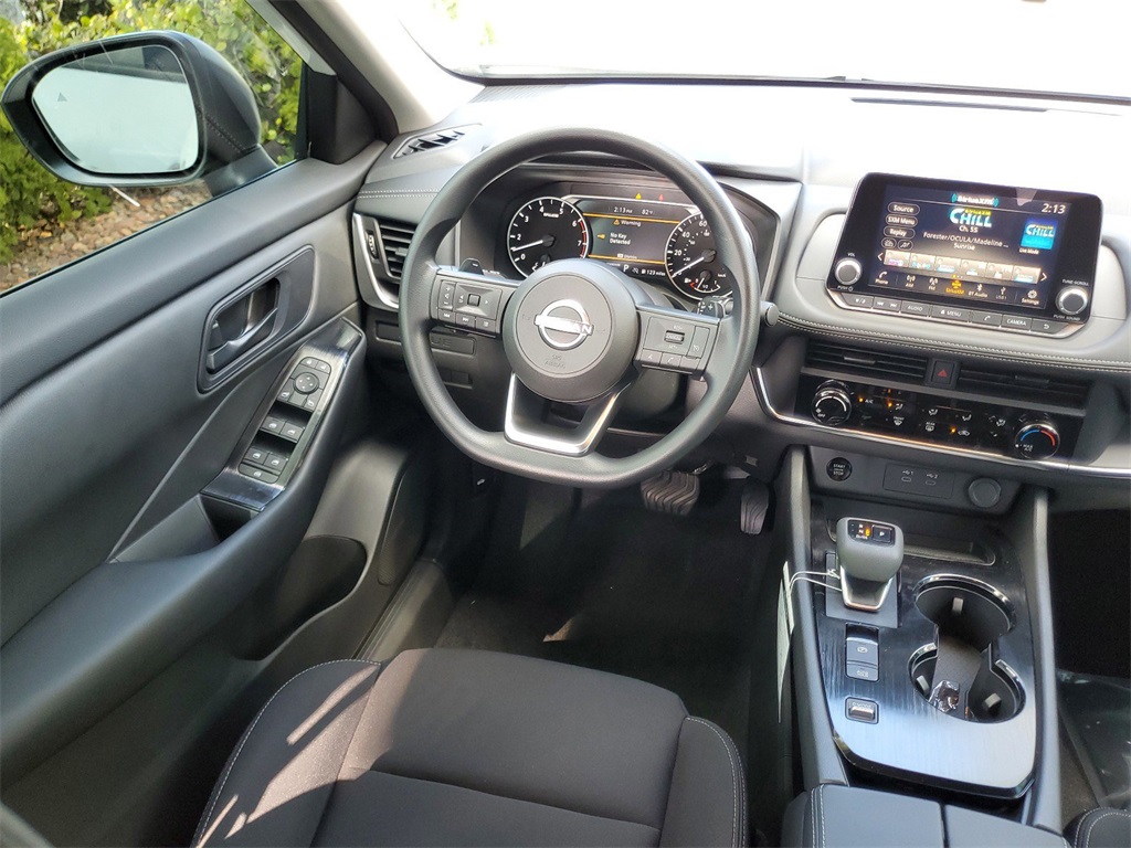 2025 Nissan Rogue S photo 13