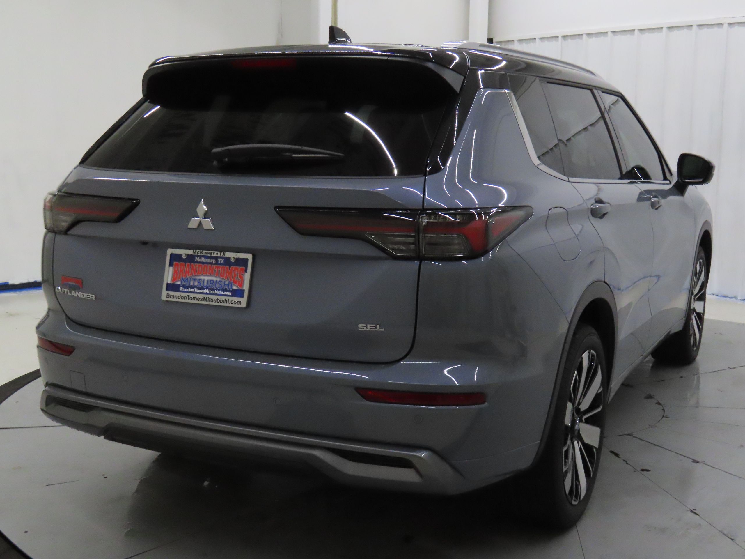 2025 Mitsubishi Outlander SEL photo 3